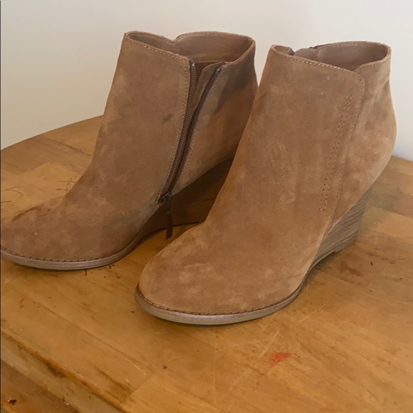 Michael Shannon Tan wedge ankle boots - Picture 1 of 5
